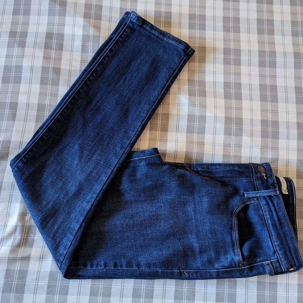 Levi’s Mid Rise Skinny Women’s Jeans (Dark Wash)
